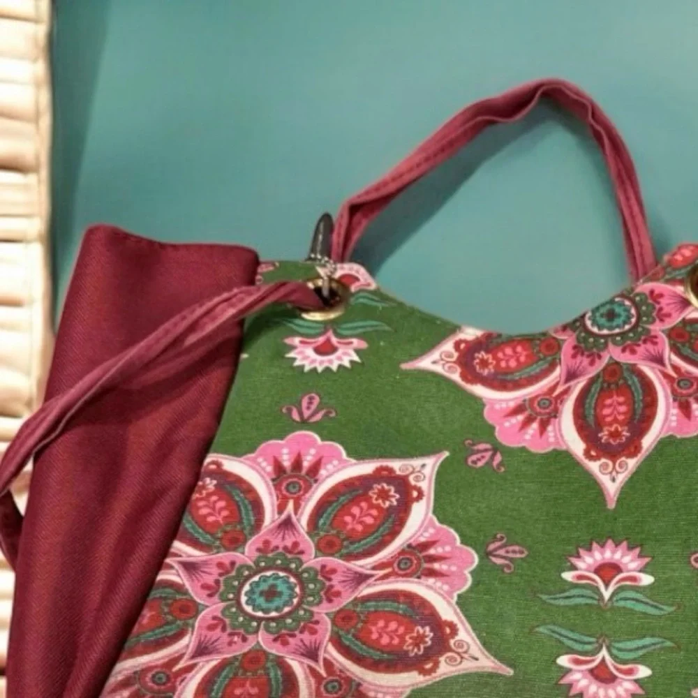 Floral Green and Burgundy Women's lunch Bag tote 15x10in